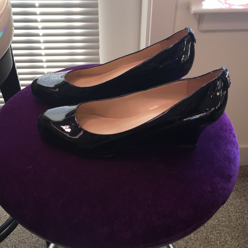Like New - Picture 2 of 3